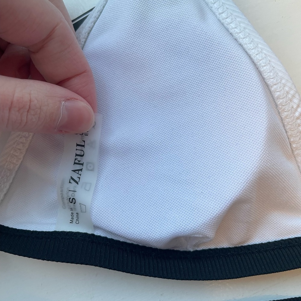 bikini - Picture 3 of 3